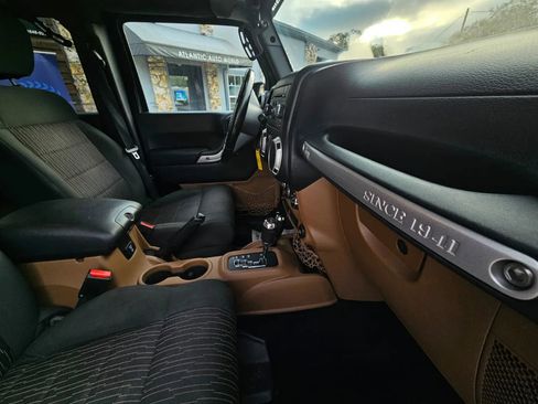 Used 2012 Jeep Wrangler Unlimited Sahara w/ Mopar Chrome Edition Group image 12