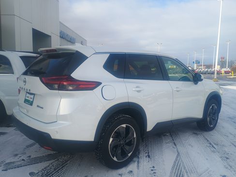 Used 2024 Nissan Rogue SV image 11
