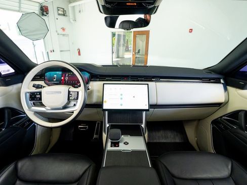 Used 2024 Land Rover Range Rover Long Wheelbase SE AWD/4WD image 48