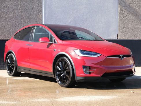 Used 2018 Tesla Model X 75D image 4