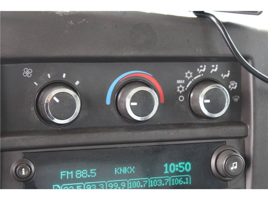 Used 2015 Chevrolet Express 3500 RWD image 17