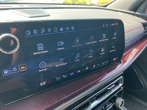 Used 2024 Chevrolet Traverse RS AWD/4WD image 15