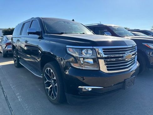 Used 2015 Chevrolet Suburban LTZ RWD image 3