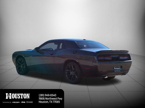 Used 2023 Dodge Challenger SXT w/ Blacktop Package image 5