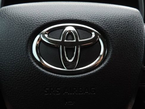 Used 2022 Toyota Highlander XLE image 28