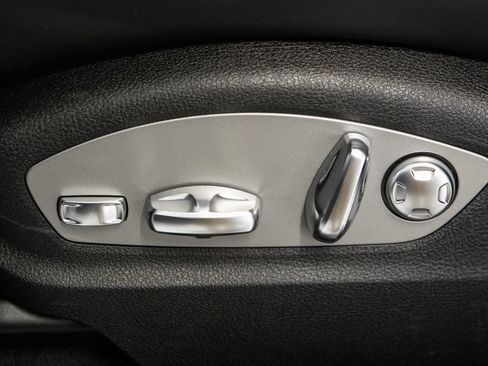 New 2026 Porsche Macan AWD/4WD image 19