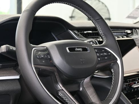 Used 2025 Jeep Grand Cherokee L Limited image 13