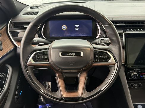 Used 2023 Jeep Grand Cherokee L Summit w/ Advanced Protech Group IV AWD/4WD image 11