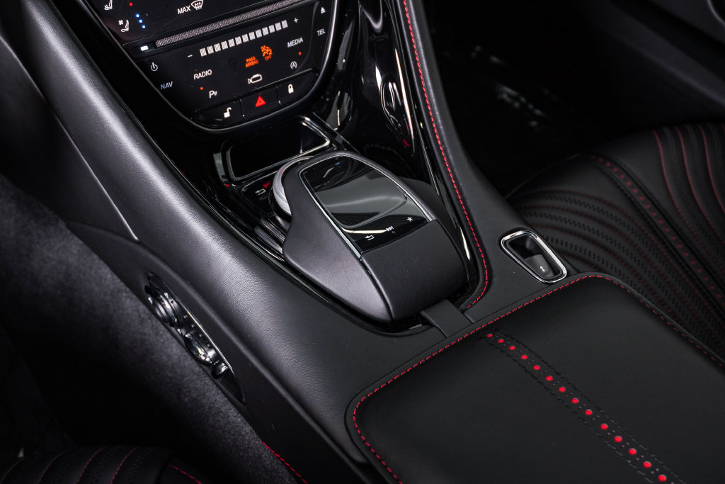 Used 2021 Aston Martin DB11 Coupe RWD image 30