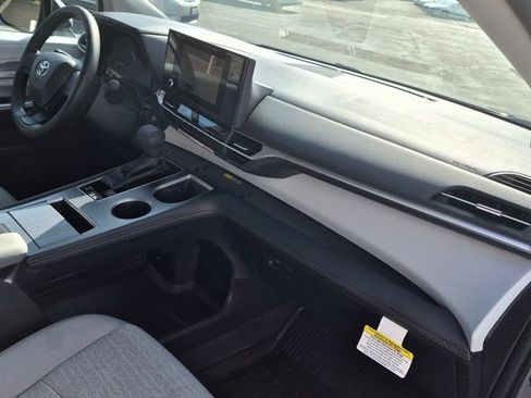 Certified 2026 Toyota Sienna LE AWD/4WD image 6