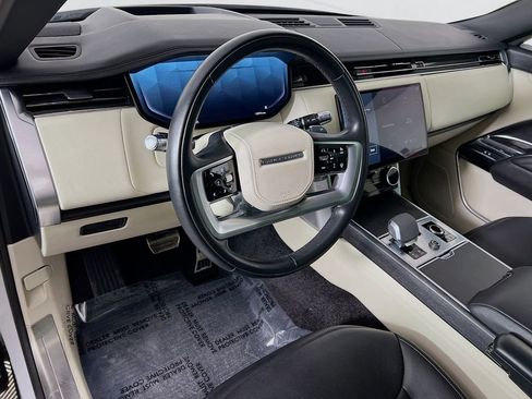 Used 2022 Land Rover Range Rover Long Wheelbase SE image 9