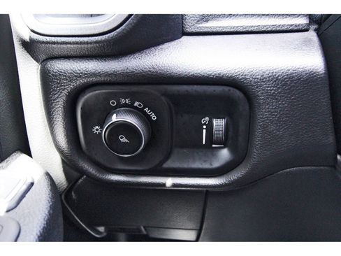 Used 2024 RAM 2500 Tradesman w/ Chrome Appearance Group AWD/4WD image 19