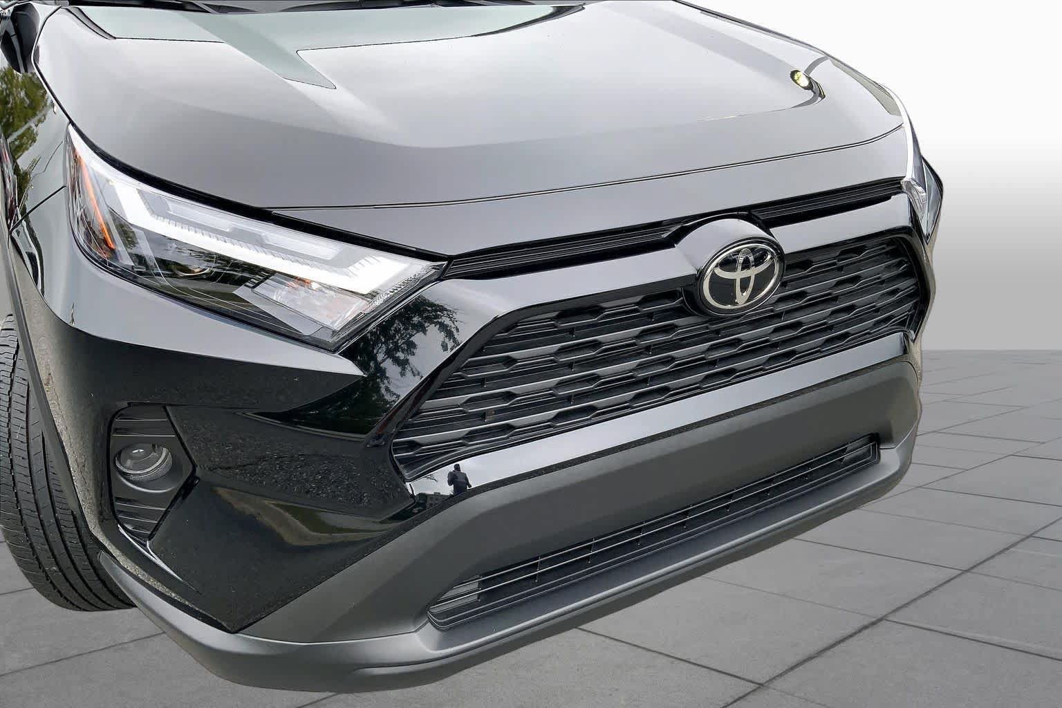 Used 2025 Toyota RAV4 LE FWD image 27