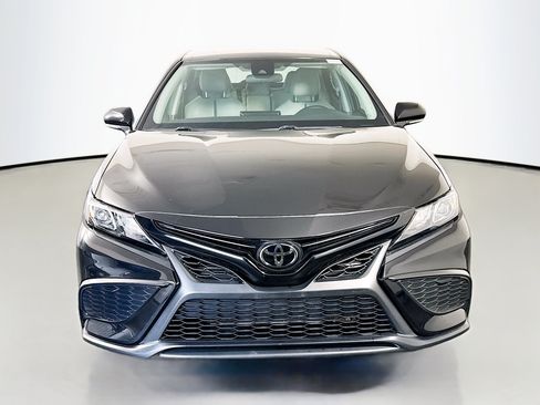 Used 2023 Toyota Camry SE FWD image 2