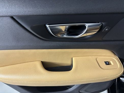 Used 2020 Volvo S60 T5 Inscription image 34