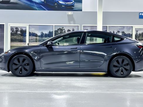 Used 2024 Tesla Model 3 Standard Range RWD image 2