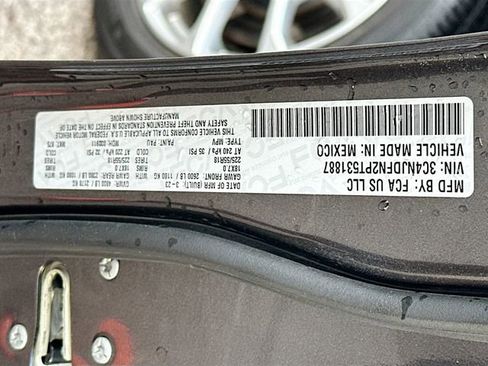 Used 2023 Jeep Compass Latitude image 33