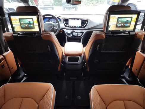 New 2026 Chrysler Pacifica Pinnacle image 17