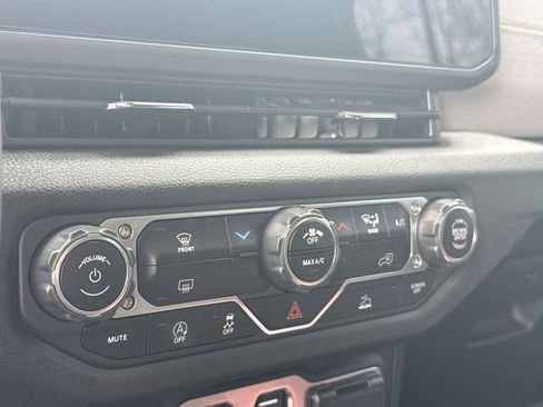 Used 2025 Jeep Wrangler Sport AWD/4WD image 18