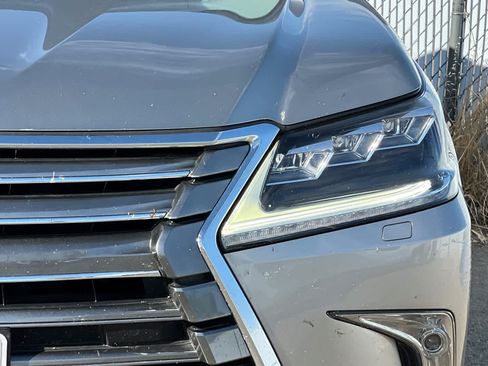 Used 2021 Lexus LX 570 4WD w/ Luxury Package image 14
