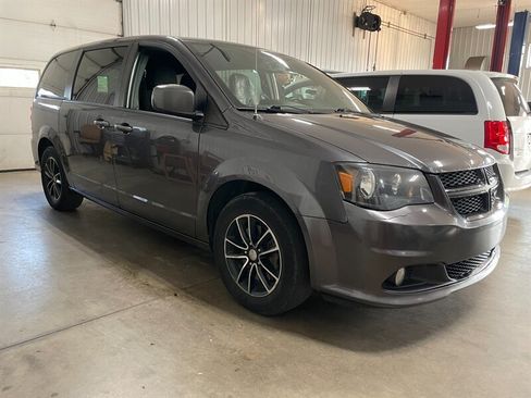 Used 2018 Dodge Grand Caravan SE FWD image 5