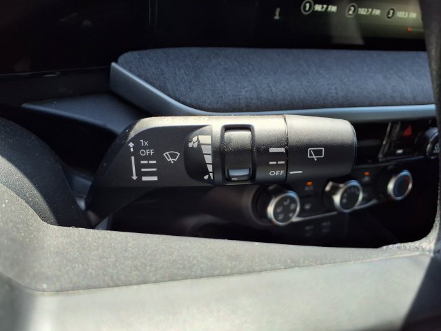 Certified 2025 Nissan Kicks SV AWD/4WD image 14