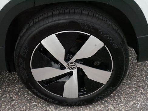 Used 2025 Volkswagen Taos S AWD/4WD image 15