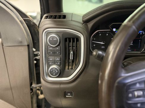 Used 2022 GMC Sierra 3500 Denali w/ Denali Ultimate Package AWD/4WD image 21