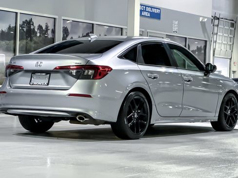 Used 2023 Honda Civic Sport image 8
