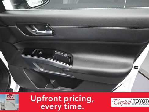 Used 2025 Nissan Pathfinder SL AWD/4WD image 33