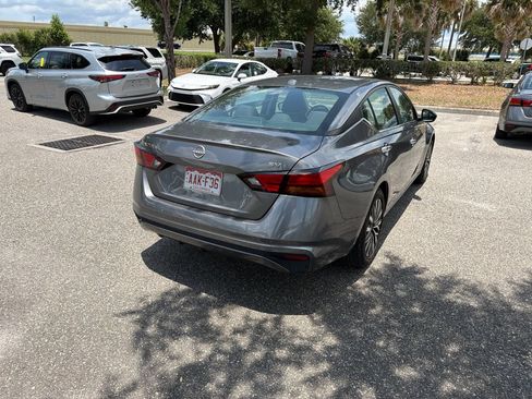 Used 2024 Nissan Altima 2.5 SV FWD image 5