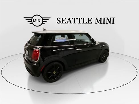 Certified 2022 MINI Cooper SE image 11