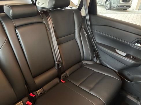 Used 2026 Nissan Rogue SL FWD image 39