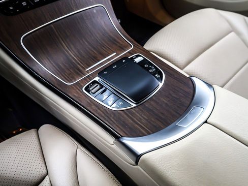 Used 2022 Mercedes-Benz GLC 300 image 6