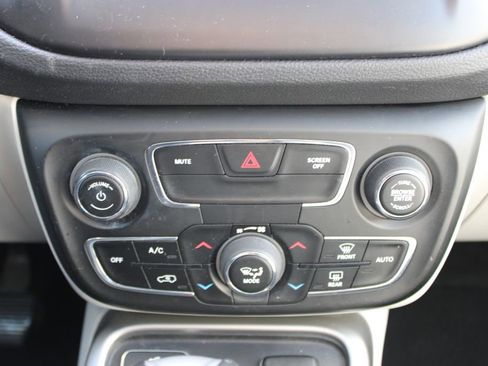 Used 2018 Jeep Compass Latitude w/ Popular Equipment Group image 42