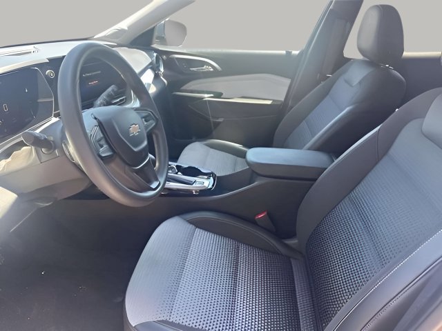 Used 2025 Chevrolet Trax LT FWD image 7