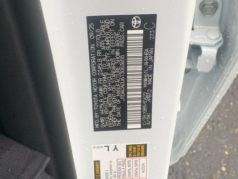 New 2026 Toyota Prius Plug-In Hybrid FWD image 33