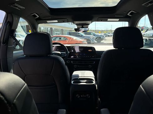 New 2026 Chevrolet Traverse Z71 w/ Enhanced Driving Package AWD/4WD image 10