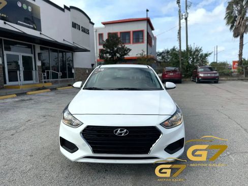 Used 2019 Hyundai Accent SE w/ Cargo Package FWD image 2