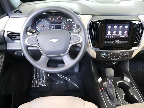 Used 2022 Chevrolet Traverse LS FWD image 15