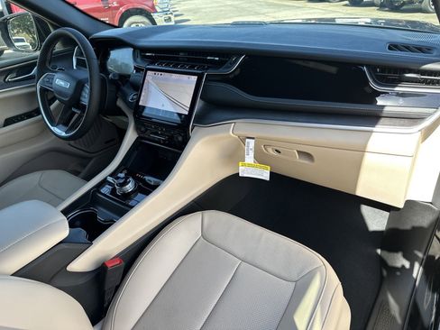 New 2024 Jeep Grand Cherokee Limited 4xe w/ Luxury Tech Group II image 19