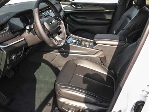 New 2025 Jeep Grand Cherokee L Limited image 5