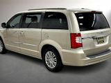 Used 2015 Chrysler Town & Country Touring-L w/ Driver Convenience Group image 4