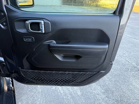 Used 2021 Jeep Gladiator Sport image 23