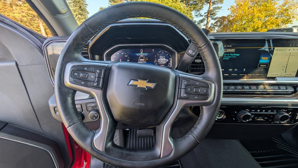 Used 2024 Chevrolet Silverado 1500 LT AWD/4WD image 8