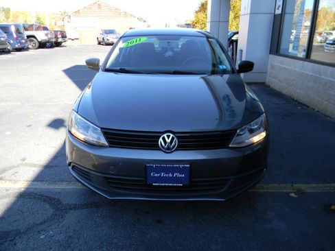 Used 2011 Volkswagen Jetta S image 3
