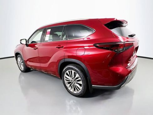 New 2026 Toyota Highlander Platinum AWD/4WD image 5