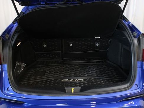Used 2021 Toyota C-HR XLE FWD image 31