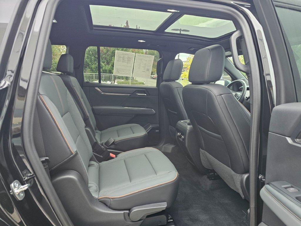 Used 2024 GMC Acadia AT4 w/ Luxury Package AWD/4WD image 14