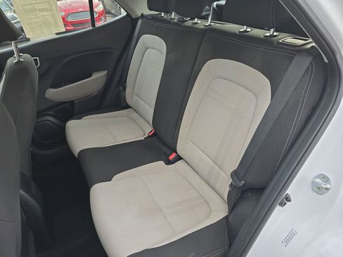 Used 2022 Hyundai Venue SEL w/ Cargo Package image 15